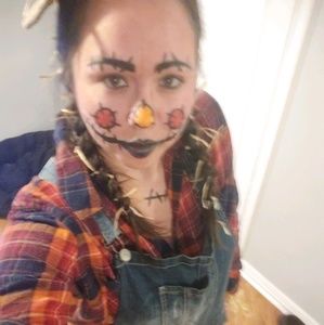 Meet your Posher, Larissa